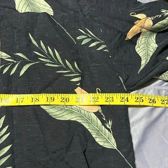 Tommy Bahama Silk Short Sleeve Button Up Tropical Black - Picture 8 of 9